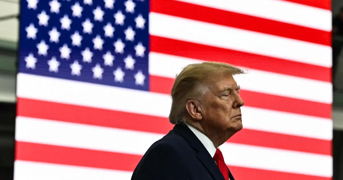 Trump suspende a Microsoft y Adobe del programa de green card