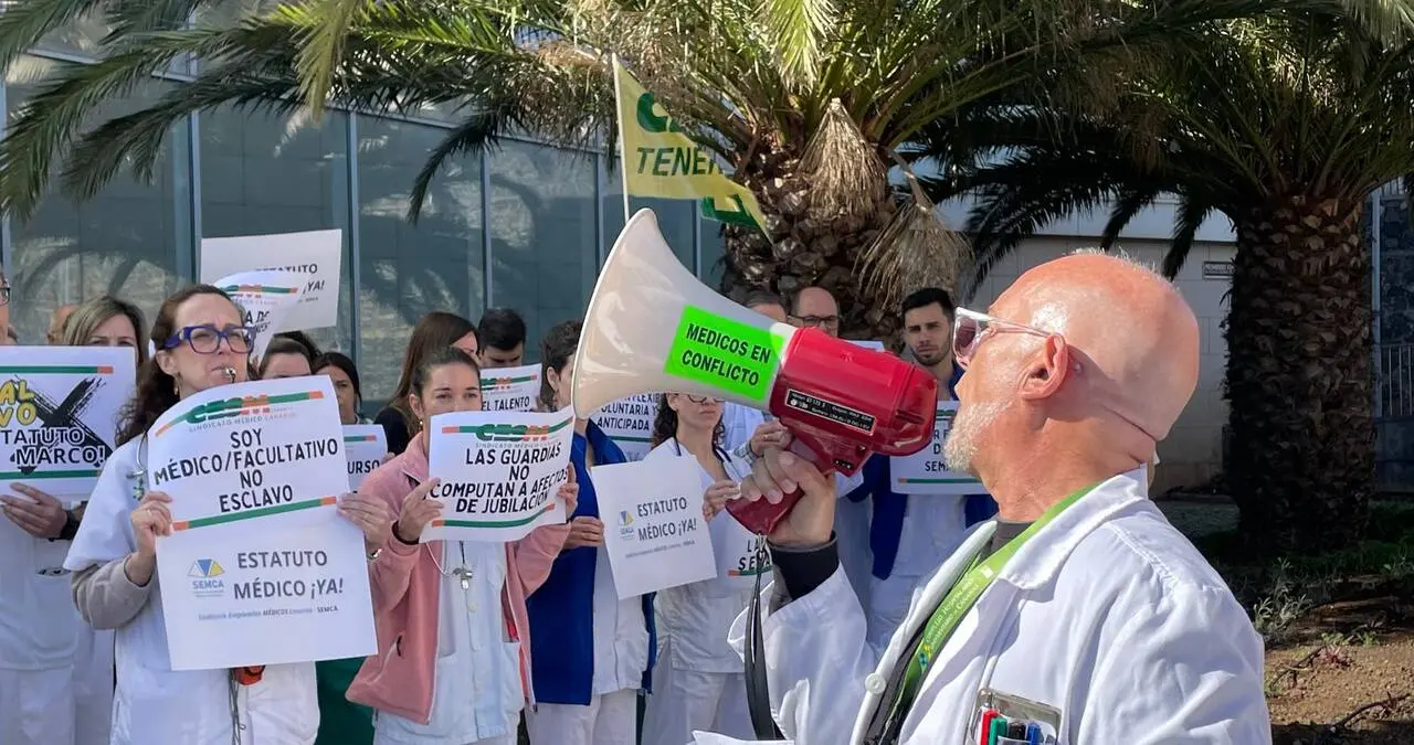 El Sindicato Médico convoca huelga de 8.000 facultativos en Canarias