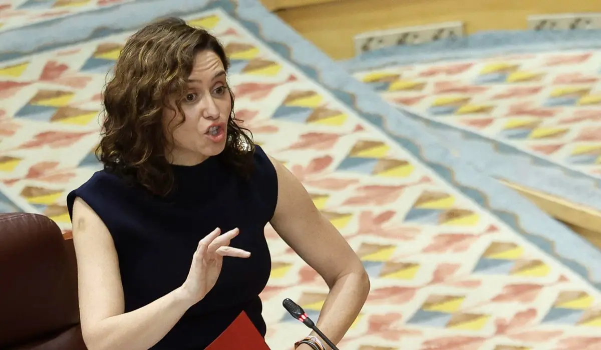 Isabel Díaz Ayuso cierra la estación de Sol por insalubridad