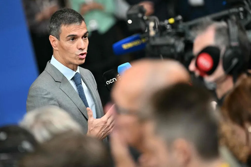 Pedro Sánchez nombra a Margarita Robles como compañera de fórmula