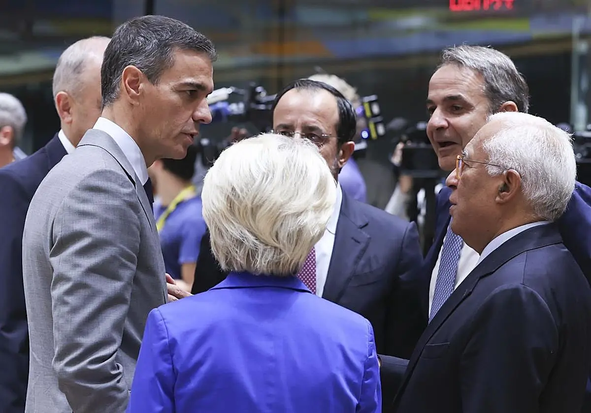 El presidente español, Pedro Sánchez, conversa con los dirigentes de Chipre y Grecia; con el presidente del Consejo Europeo;