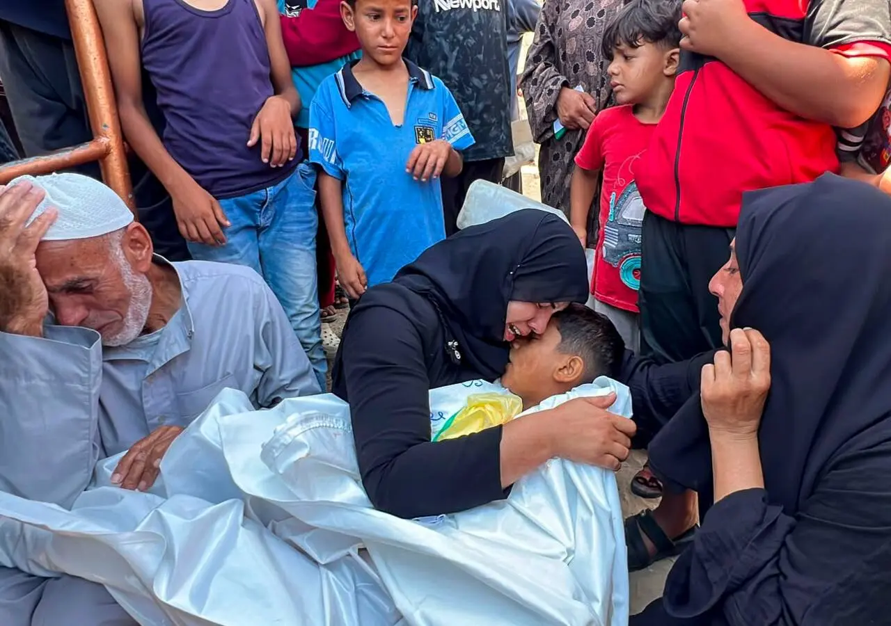 Las tropas israelíes mataron martes a dos palestinos en el sur de Gaza, entre ellos un niño de 9 años, por disparos desde un