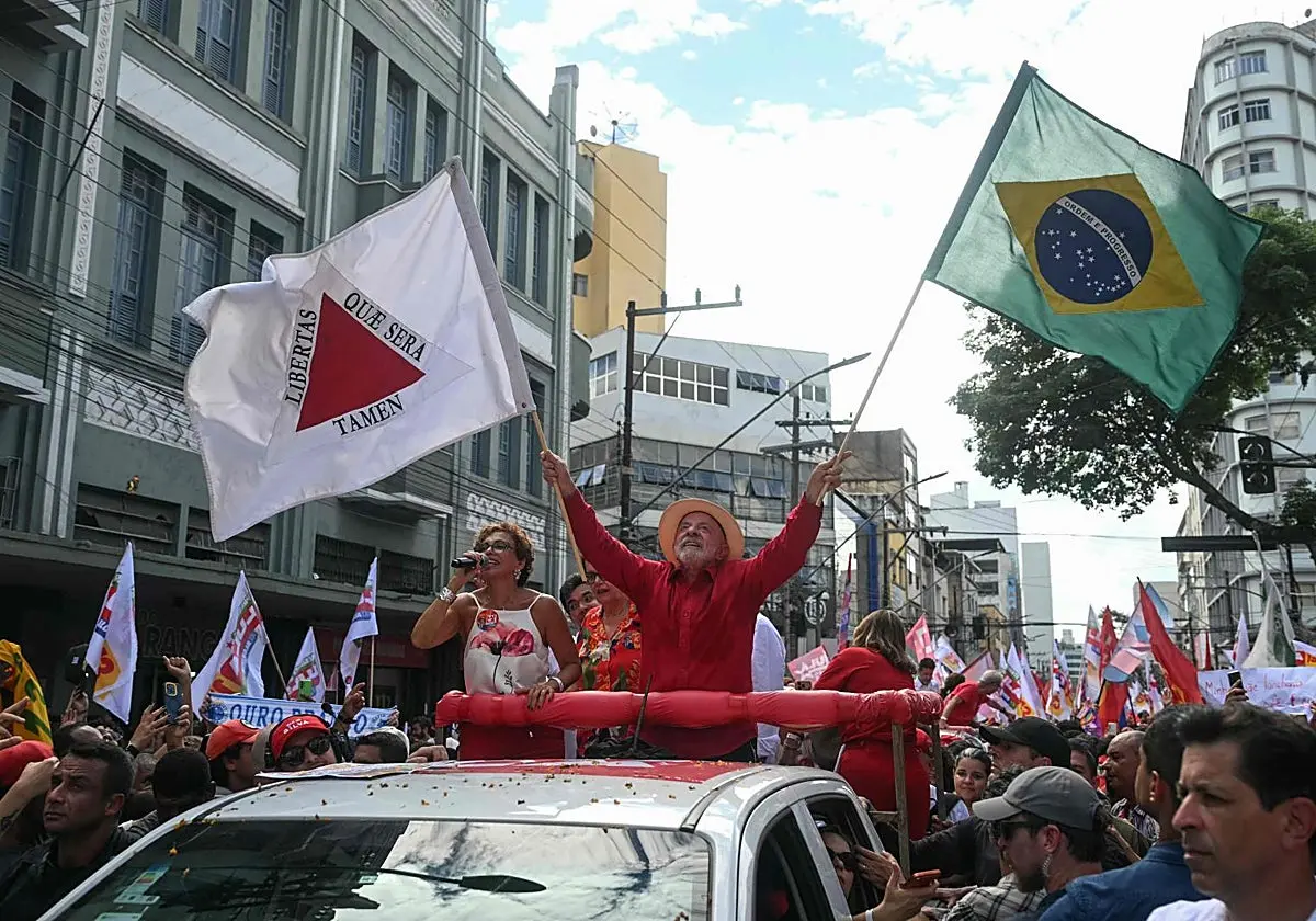 Lula da Silva, este viernes durante un acto de campaña en en Juiz de Fora, estado de Minas Gerais, Brasil Lula da Silva, este