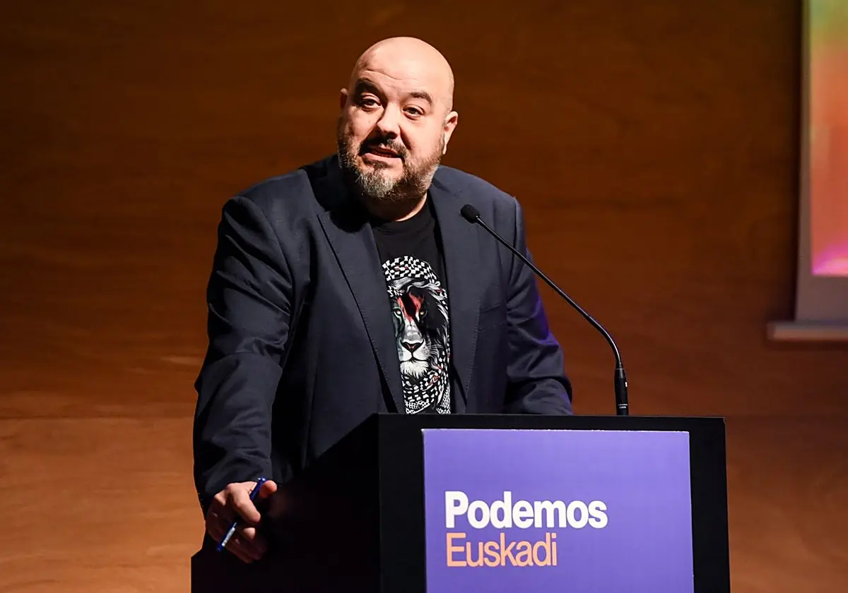 El coordinador general de Podemos Euskadi, Richar Vaquero, en un acto del partido. El coordinador general de Podemos Euskadi,