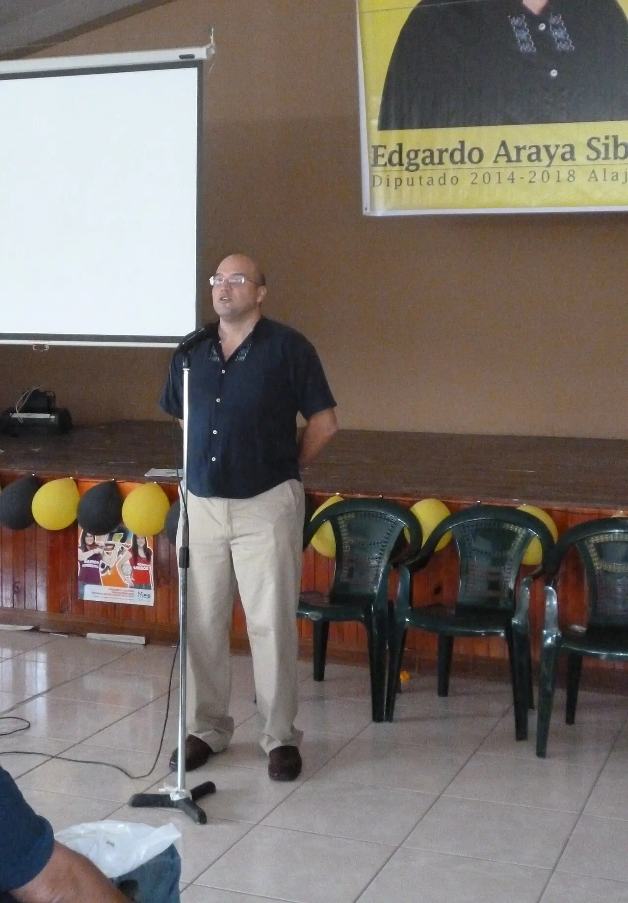 Edgardo Araya in a Frente Amplio provincial assembly in 2013