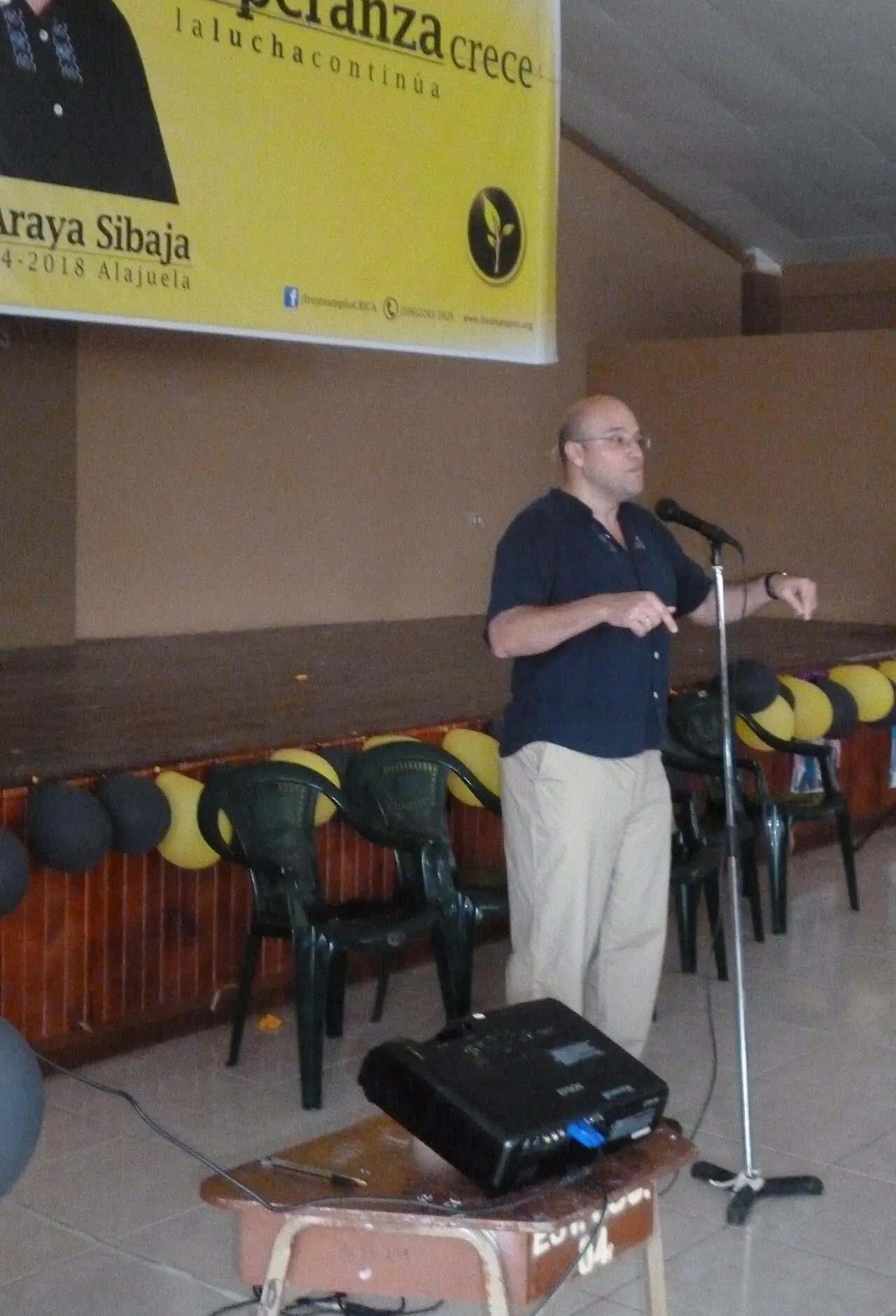 Edgardo Araya in a Frente Amplio provincial assembly at Ciudad Quesada