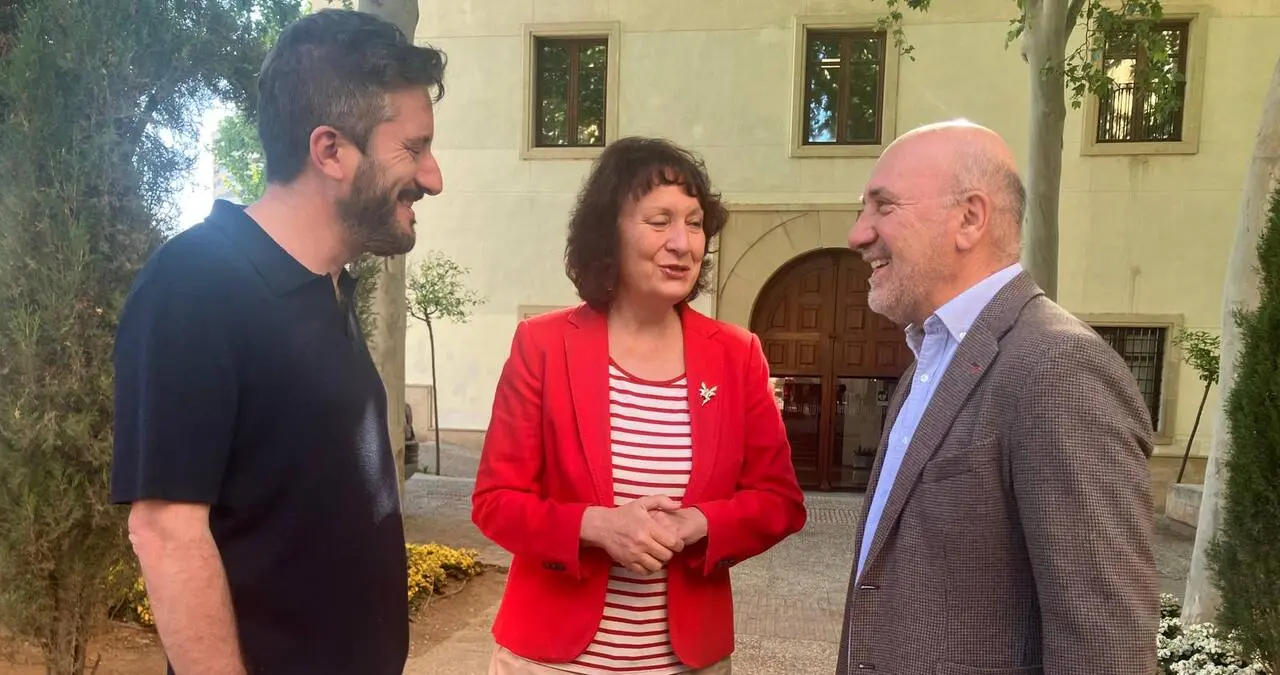 Víctor Egío y María Marín, de Podemos, junto a José Luis Álvarez Castellanos, de IU / Izquierda Unida