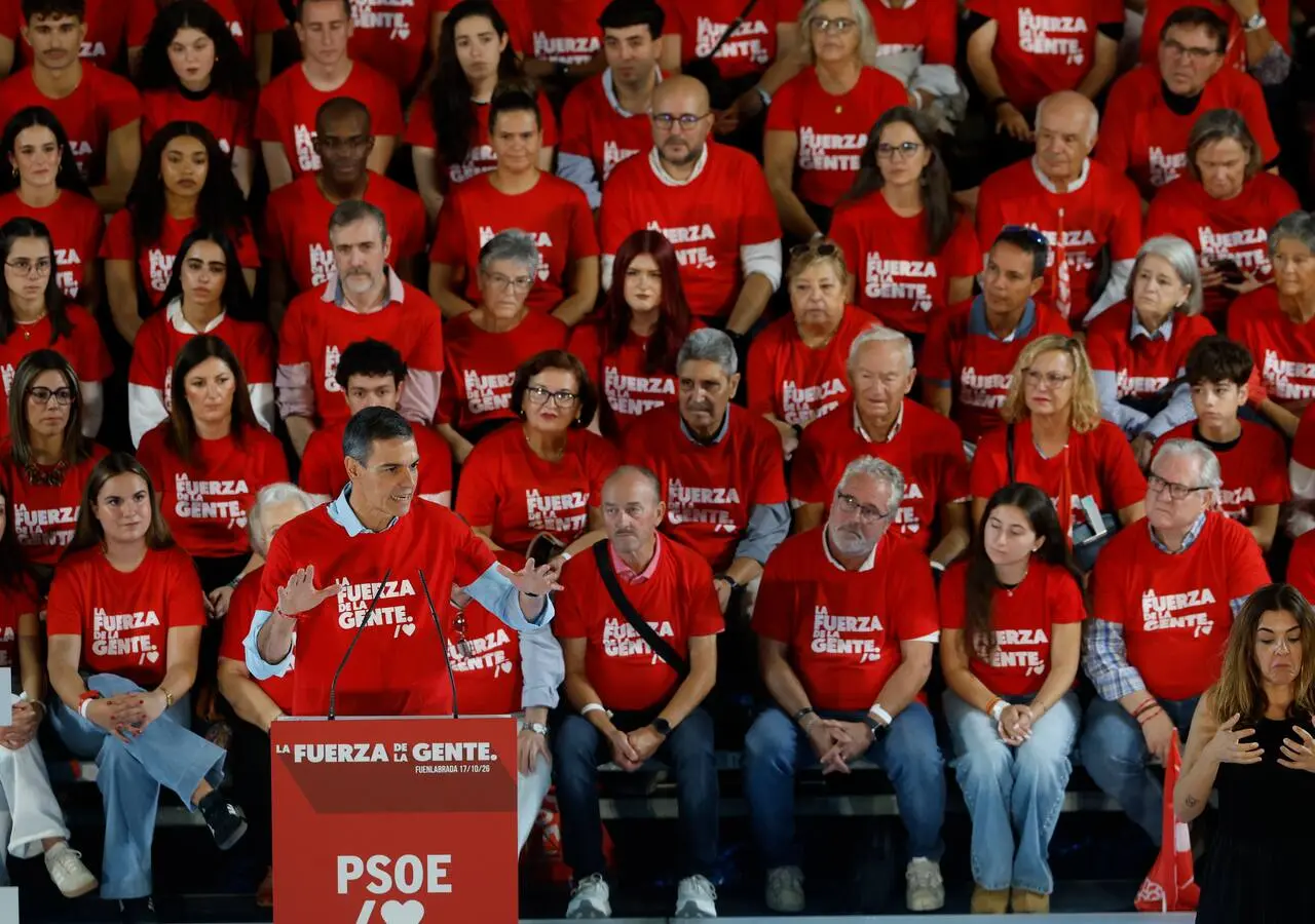 FUENLABRADA (MADRID), 17/10/2026.- El presidente del Gobierno, Pedro Sánchez, interviene durante la reunión del Comité Federa