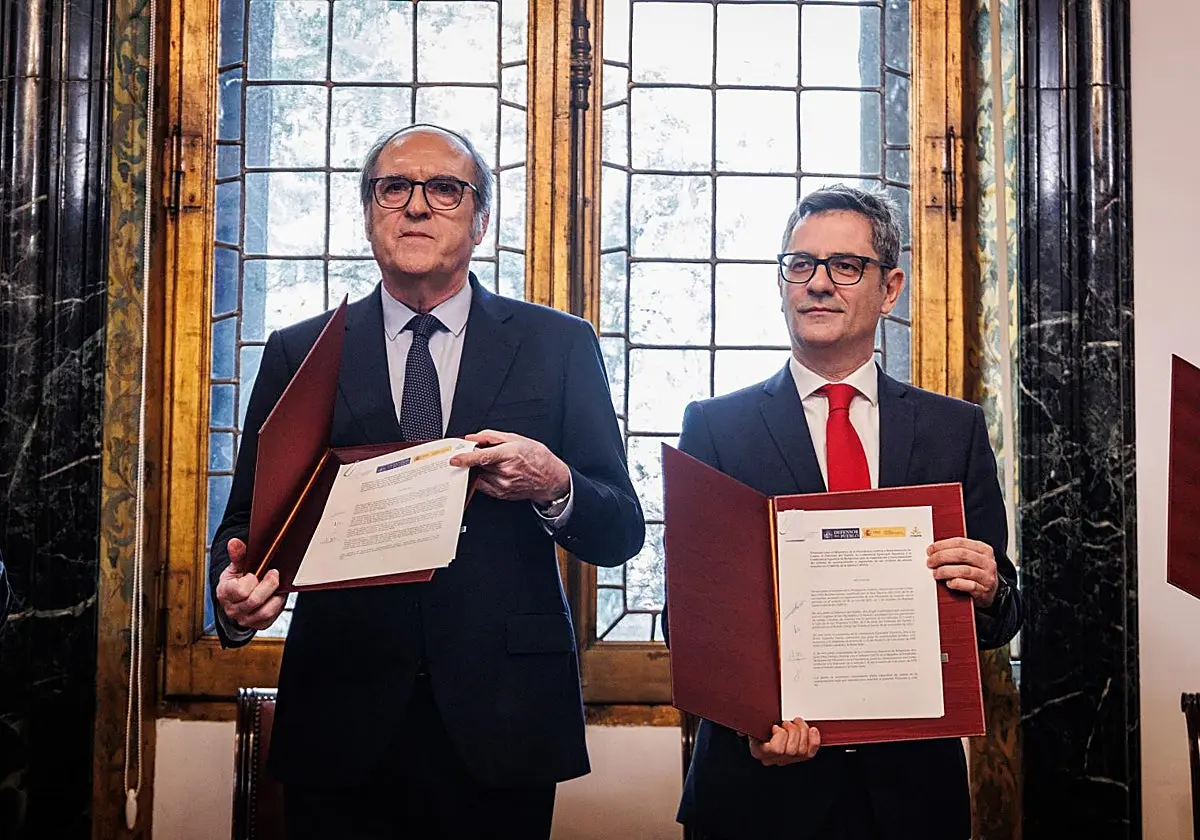 Gabiolndo y Bolaños, en la firma del protocolo para indemnizar a las víctimas de abusos sexuales en el ámbito de la Iglesia,