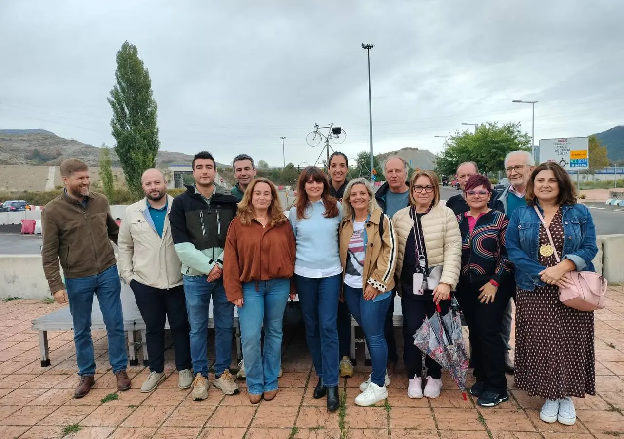 Miembros del PSOE, en la movilización por la variante de Sabiñánigo