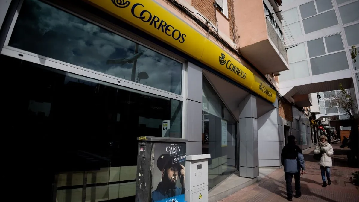 El ‘Black Friday’ complica el voto por correo del 29-N con 7.400 carteros menos Oficina de Correos.