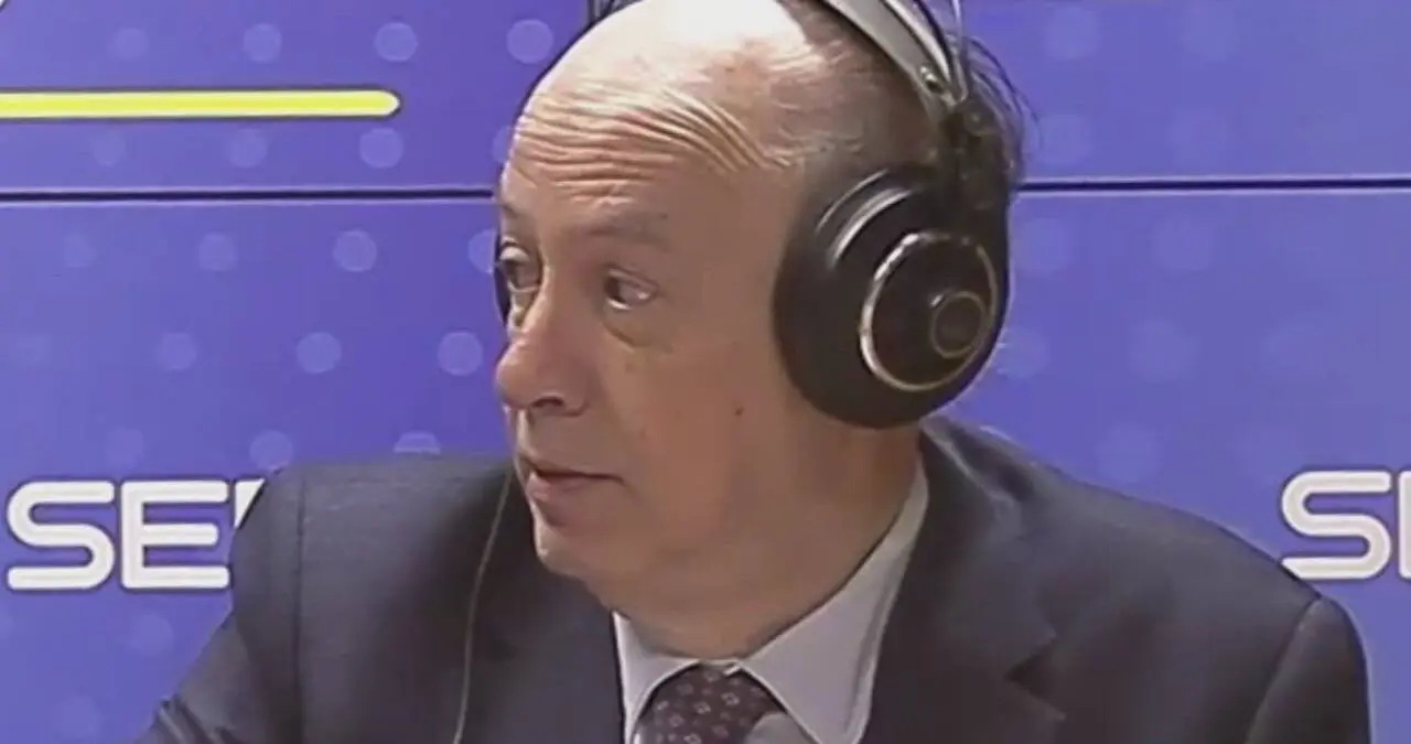 El consejero de Sanidad en La Rebotica de la Cadena SER Aragón / Pepe Lasmarías