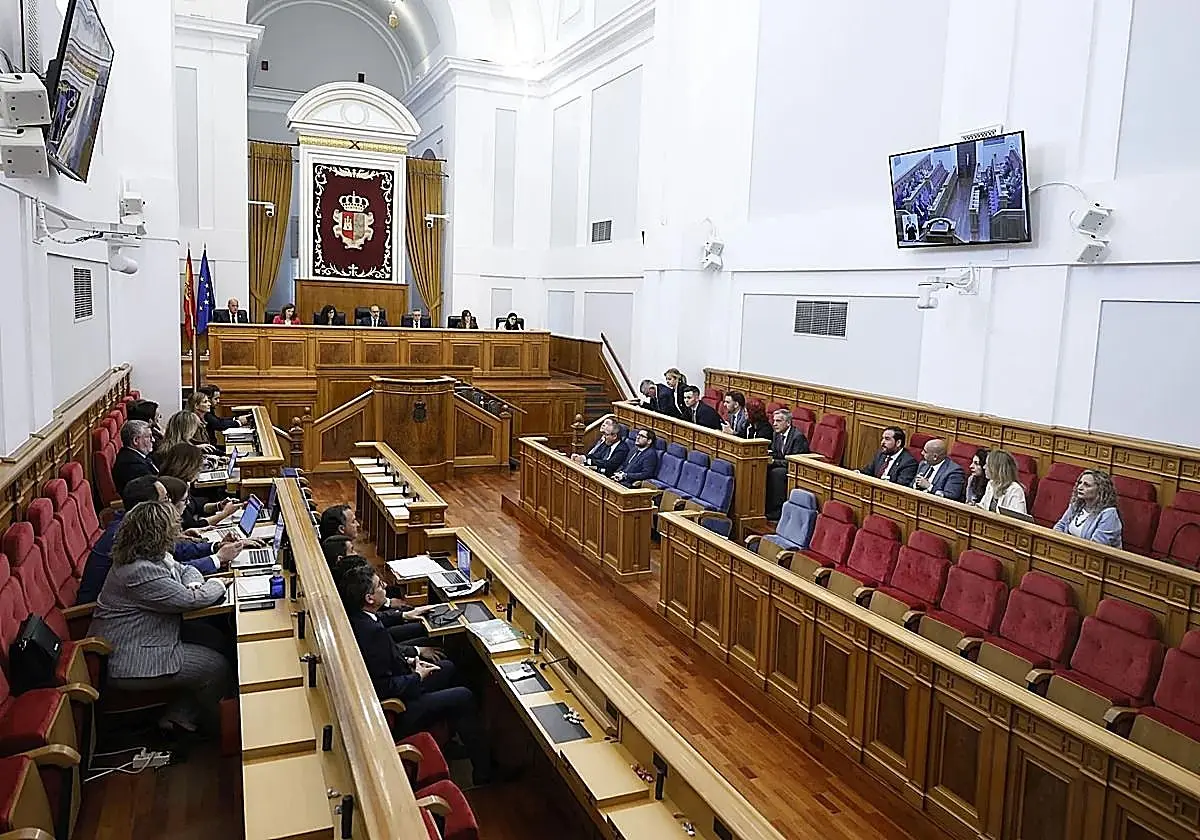El Pleno de las Cortes debatirá este jueves la retirada del nuevo Estatuto El Pleno de las Cortes debatirá este jueves la ret
