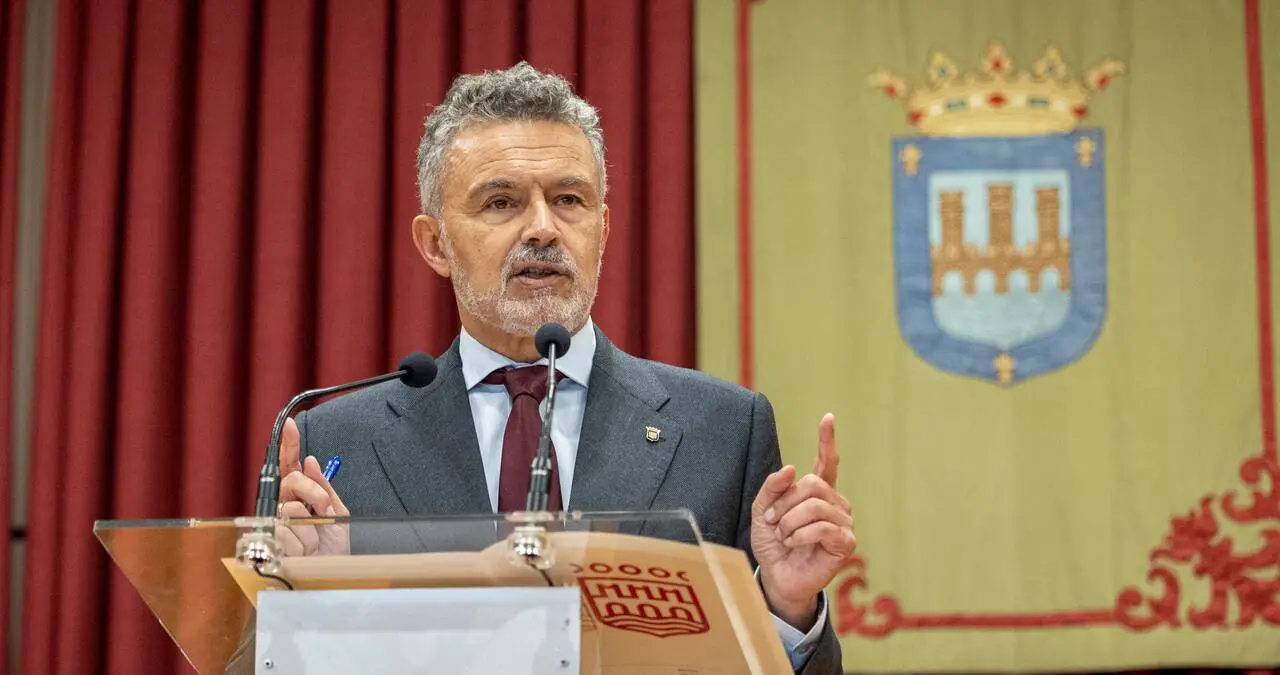 LOGROÑO, 19/10/2026.- El alcalde de Logroño, el popular Conrado Escobar, interviene este lunes durante el Debate del Estado d