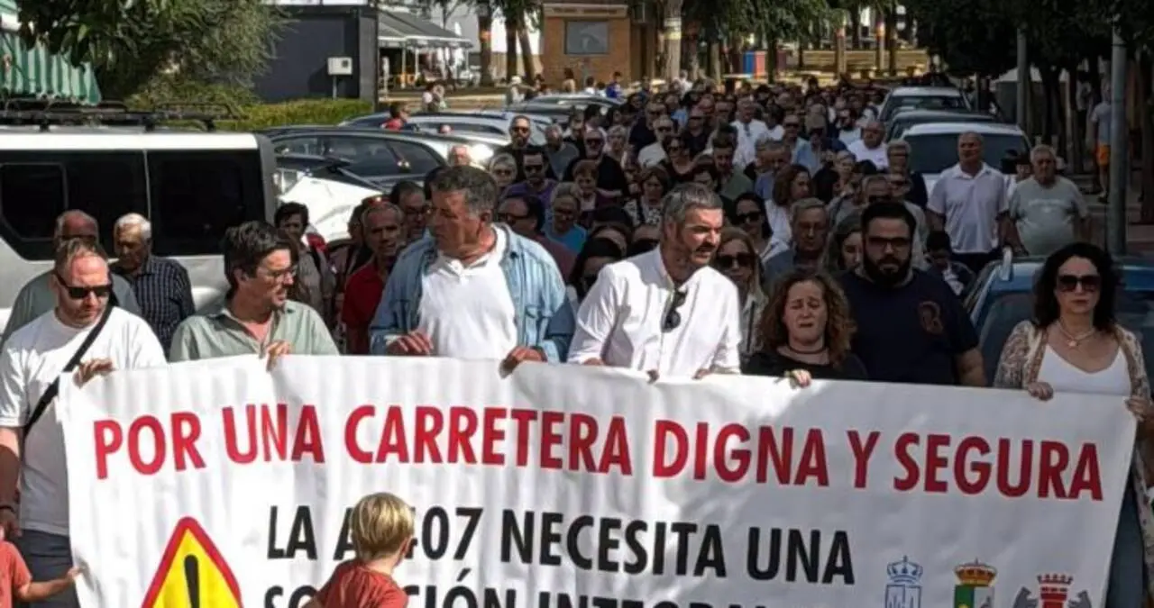 Movilización para exigir el arreglo integral de la A-407 / Ayuntamiento