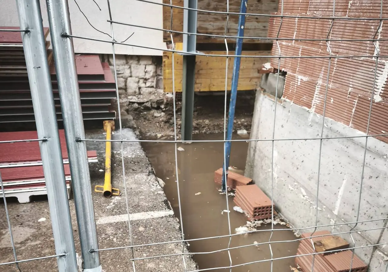 La lluvia complica la situación de las viviendas del ARU de Santa Catalina / Radio Aranda