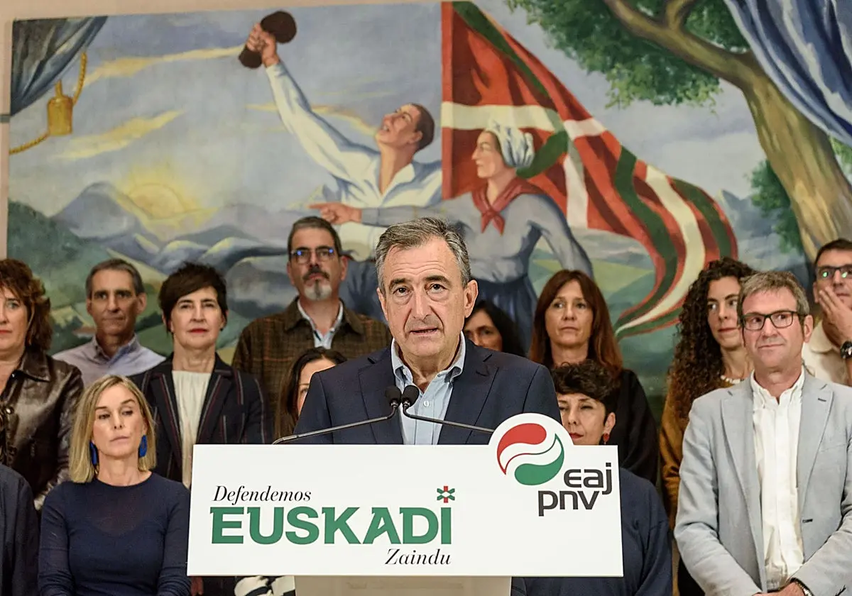 El presidente del PNV,Aitor Esteban, en su intervención tras la asamblea nacional extraordinaria del sábado. El presidente de