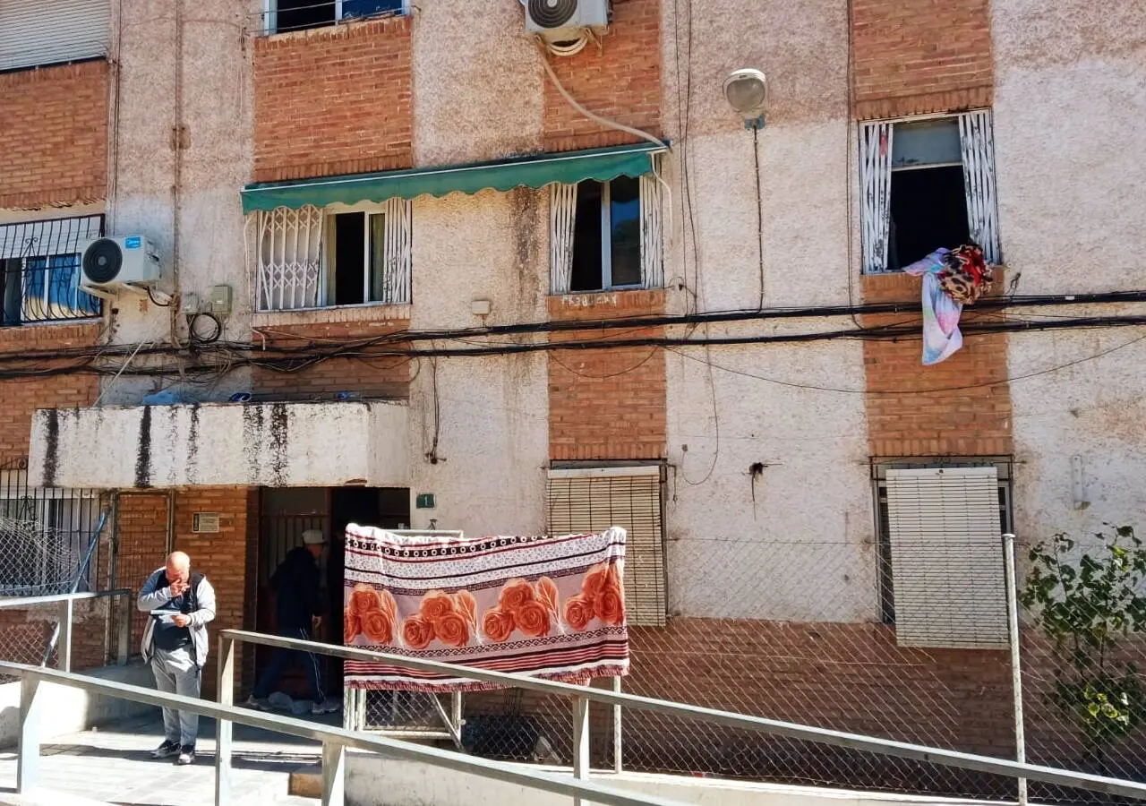 Fachada de un edificio del Barrio Juan XXIII de Alicante / Sonia Martín Alonso