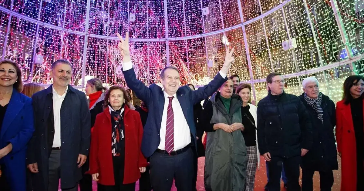 Abel Caballero traslada la Navidad de la Alameda a Vialia