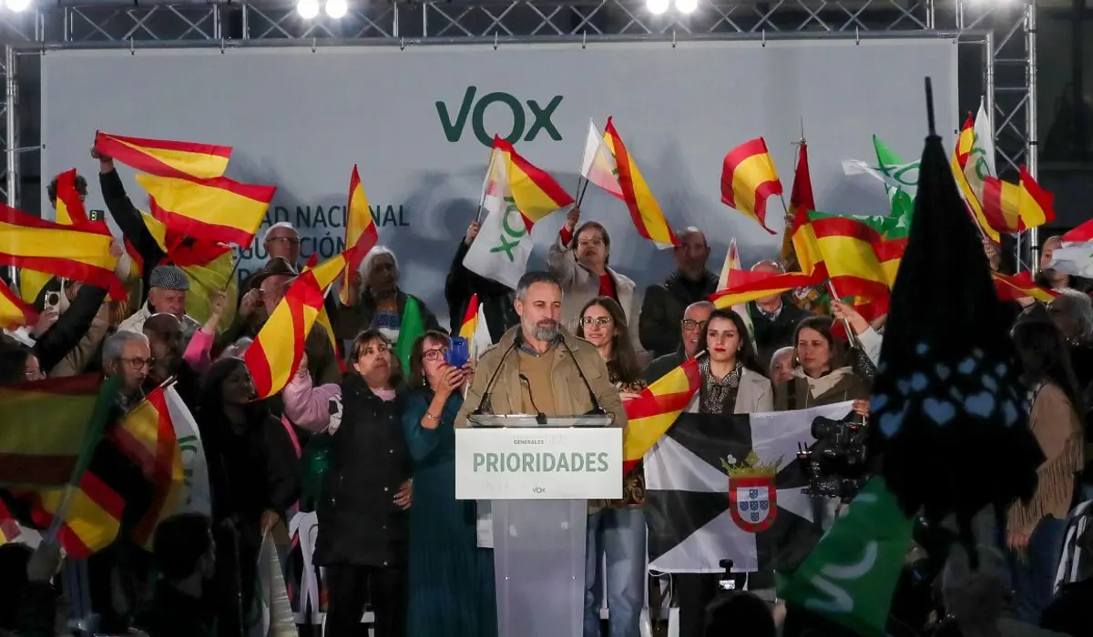 El presidente de Vox, Santiago Abascal, en la Plaza Mayor de Ponferrada