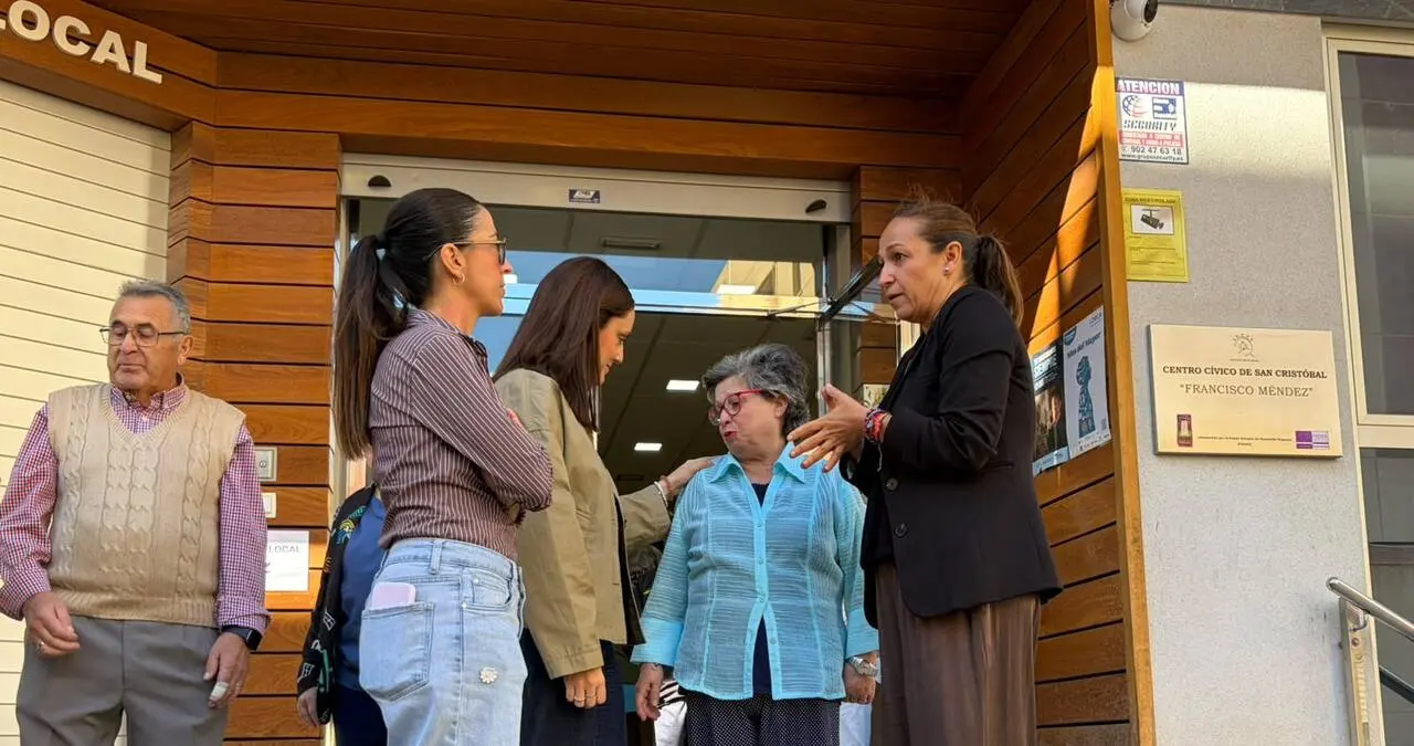 Irene Jódar, Elena Casado e Isabel Casalduero en el centro cívico de San Cristóbal / Radio Lorca