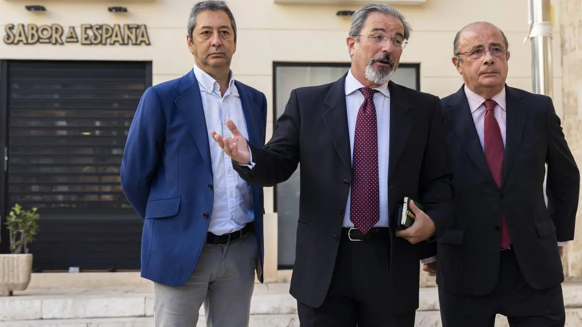 Abascal relega a Carlos Flores en la lista al Congreso por Valencia que liderará Gil Lázaro