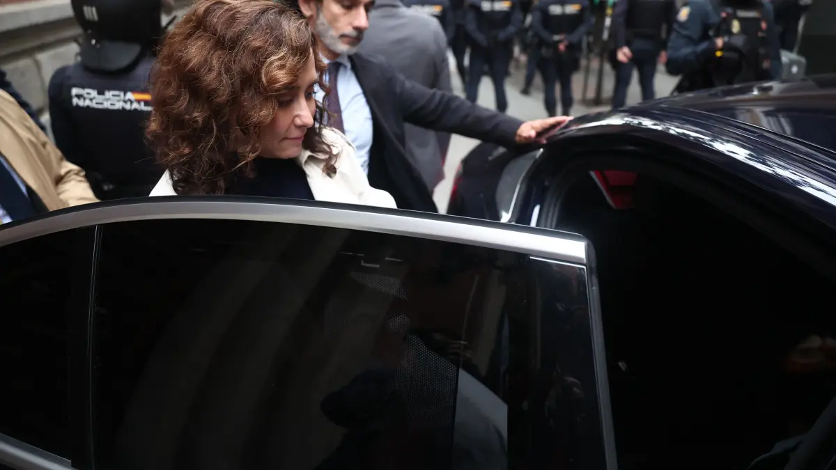 Ayuso se reserva un despacho alternativo en el Canal de Isabel II