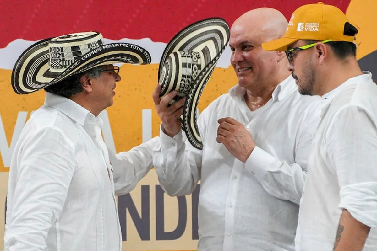 La Fiscalía y la Procuraduría investigan si Petro intentó comprar testimonios de 11 ex jefes paramilitares