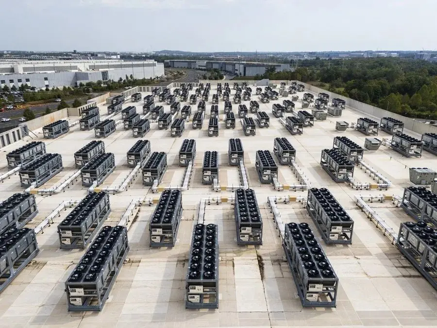 Trump exige a los nuevos centros de datos que generen su propia energía para frenar los precios