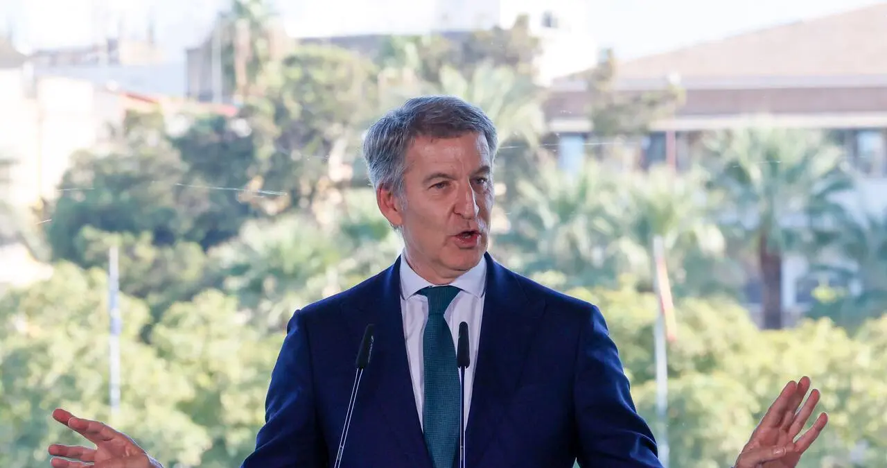 El presidente del PP, Alberto Núñez Feijóo participa en un acto electoral celebrado este miércoles en Sevilla. / Jose Manuel