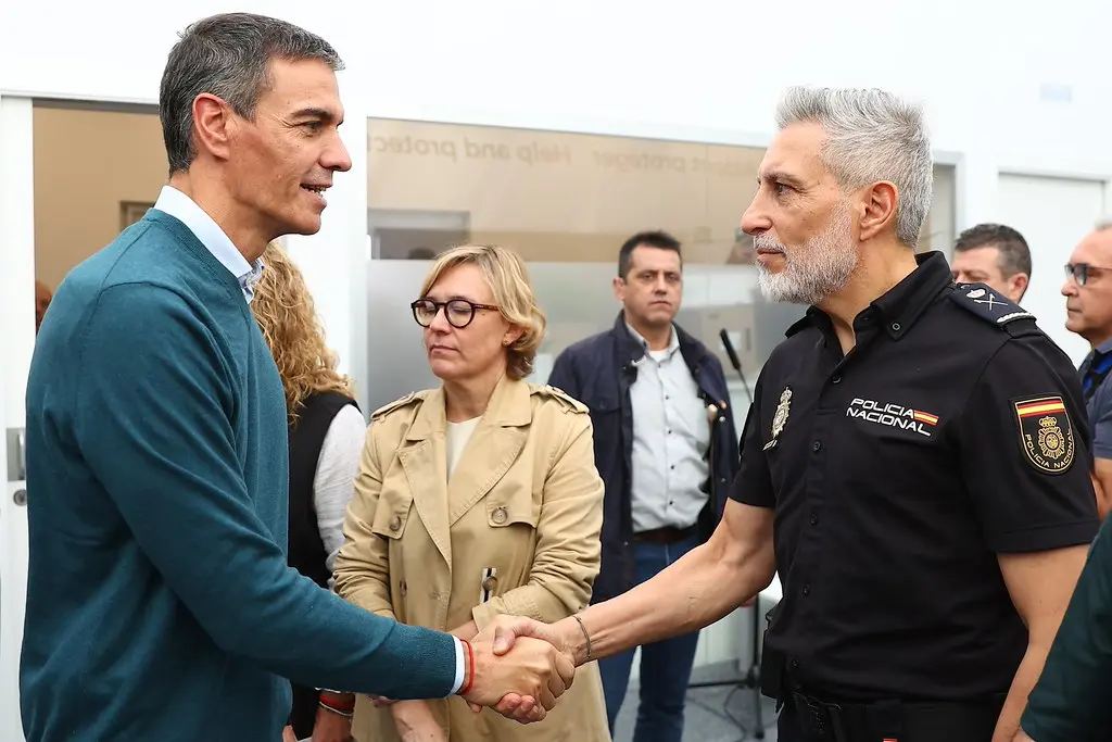 Pedro Sánchez visita el Puesto de Mando Avanzado en Oliva, Valencia (20/10/26)