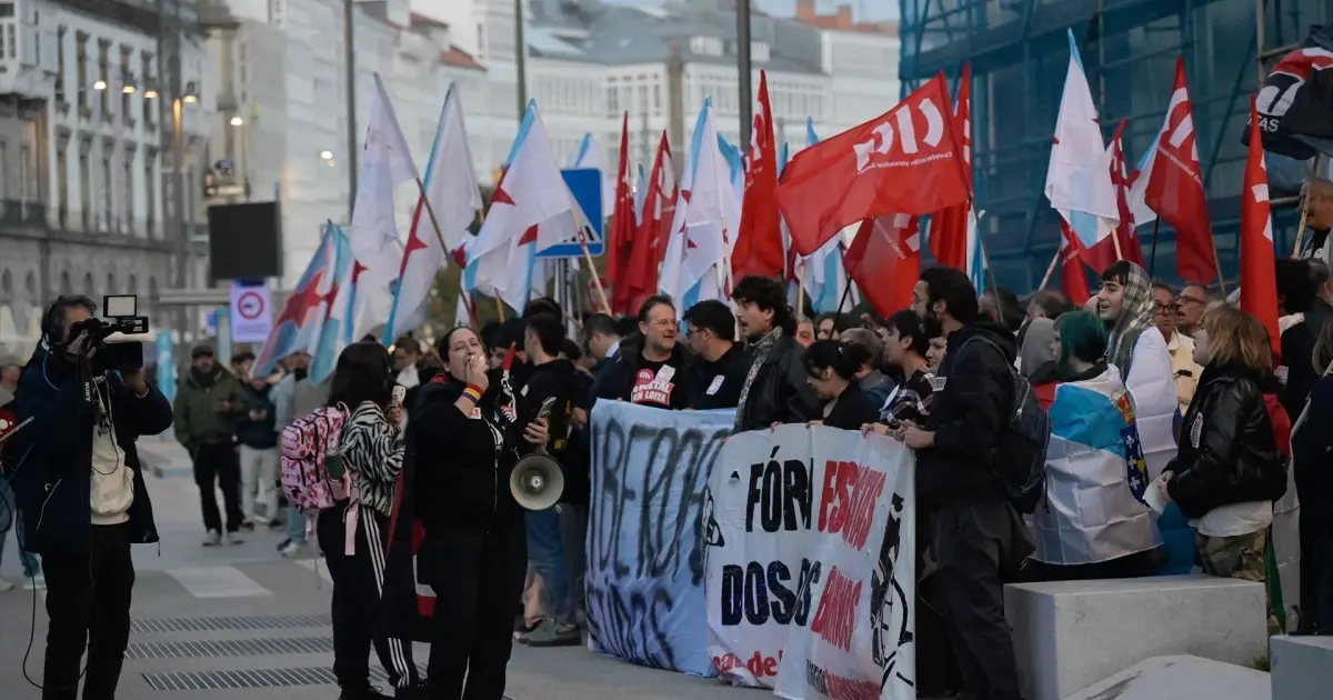 Óscar López culpa a la «política ultra» del clima tras los disturbios en actos de Vox