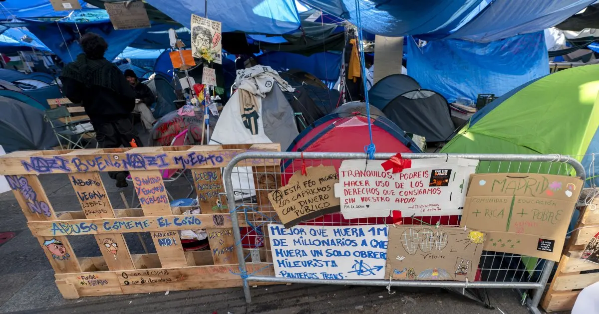 Francisco Martín pide a Almeida que actúe ante la presencia de personas sin hogar en la acampada de Sol