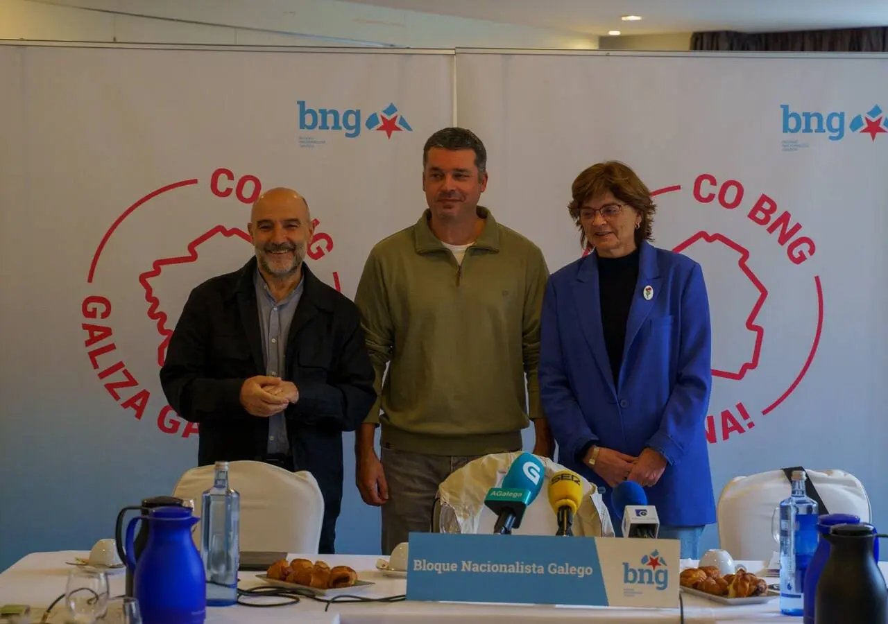 Néstor Rego, Mon Fernández y Carme Da Silva este jueves en Ferrol. Foto/BNG