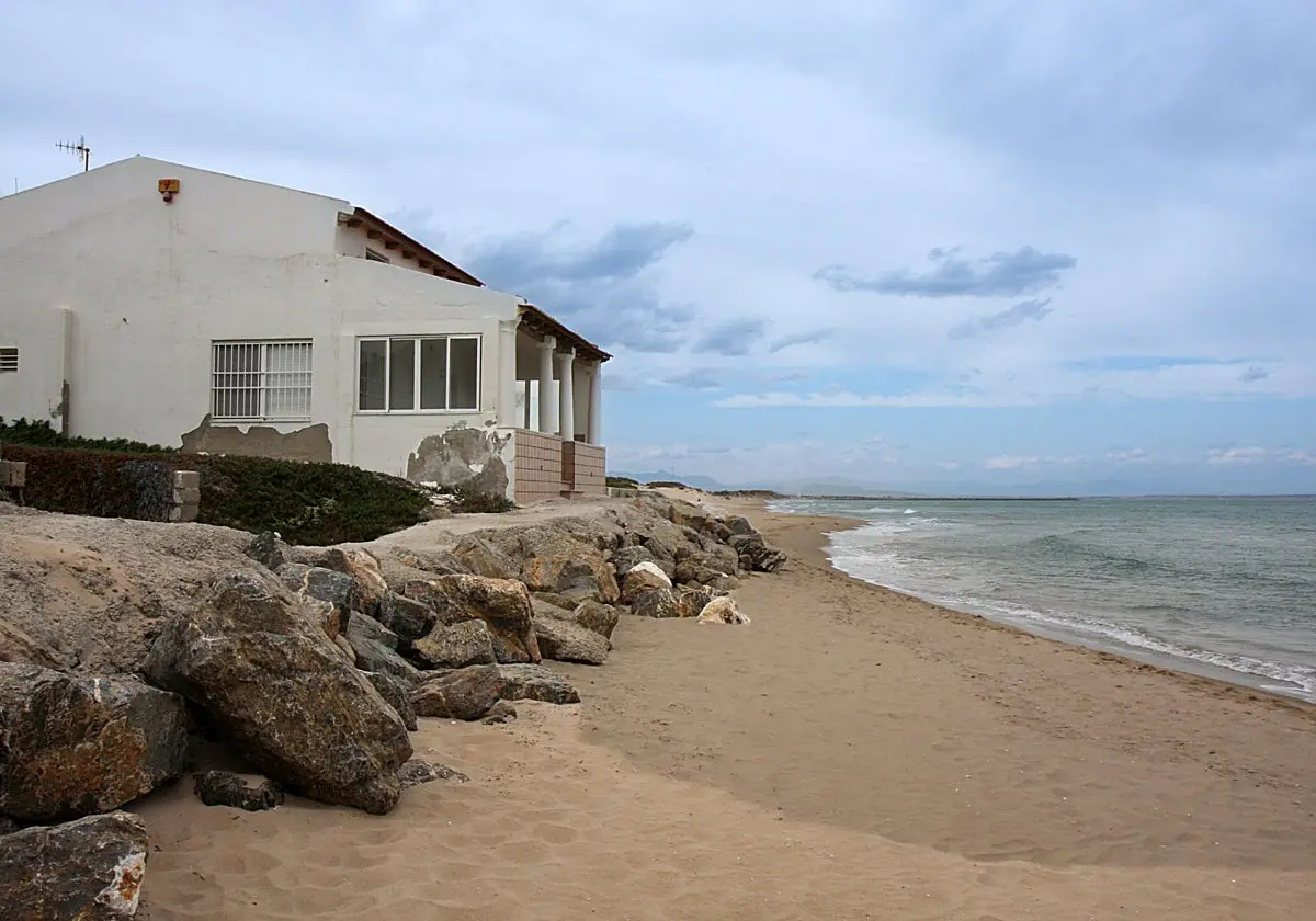Casa en la playa de Guardamar del Segura (Alicante), en una imagen de archivo. Casa en la playa de Guardamar del Segura (Alic