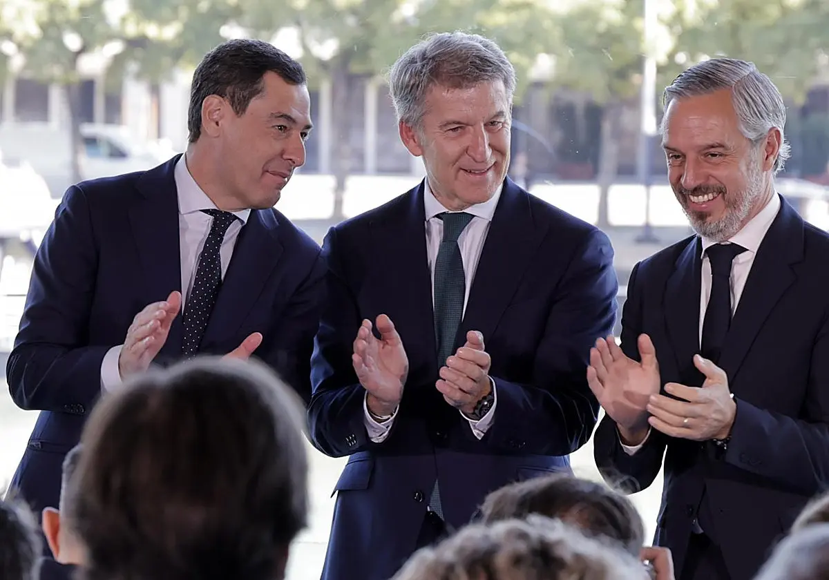 Alberto Núñez Feijóo con Juanma Moreno y Juan Bravo Alberto Núñez Feijóo con Juanma Moreno y Juan Bravo. (Manuel Gómez)