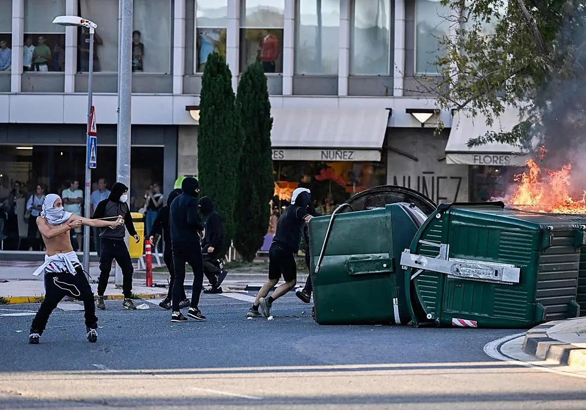 Disturbios durante la concentración en Pamplona en contra del encuentro 'Mafia o Patria' organizado por Vito Quiles