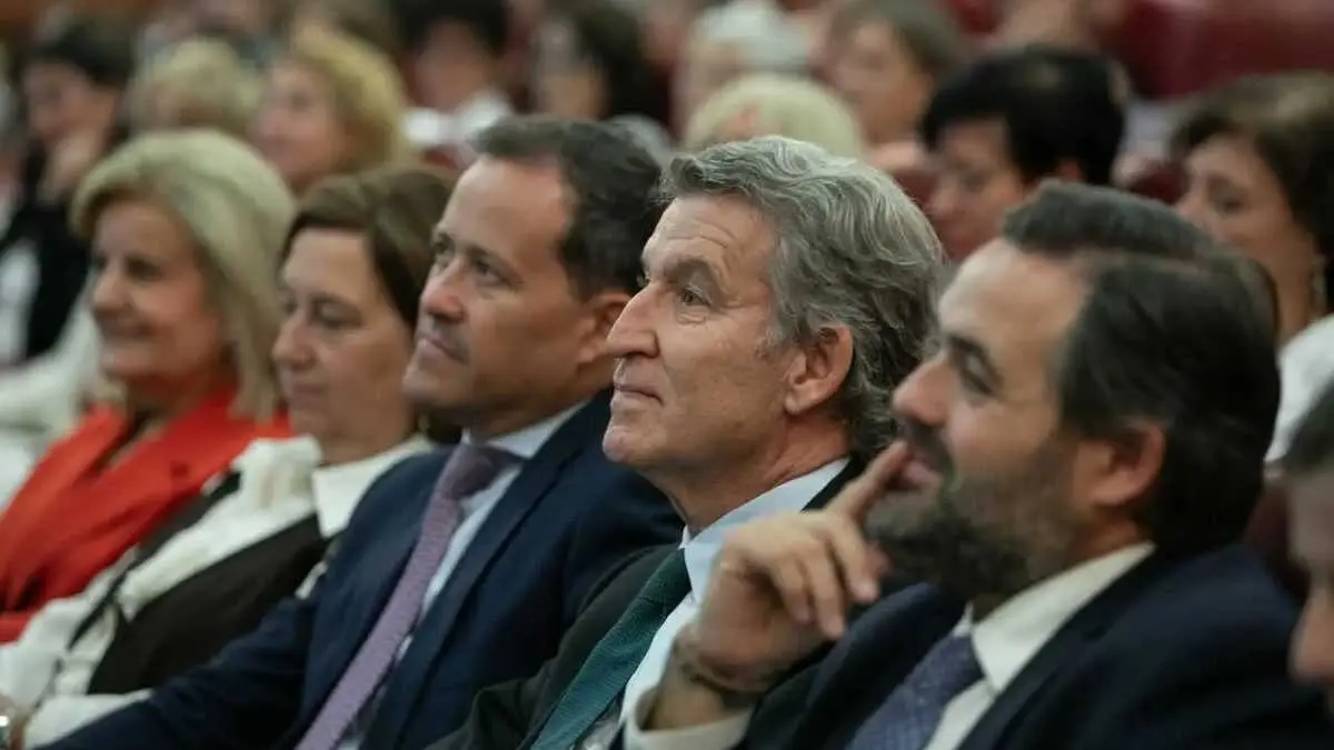 Feijóo dice que quien cobra el salario mínimo paga IRPF, aunque está exento por cuarto año