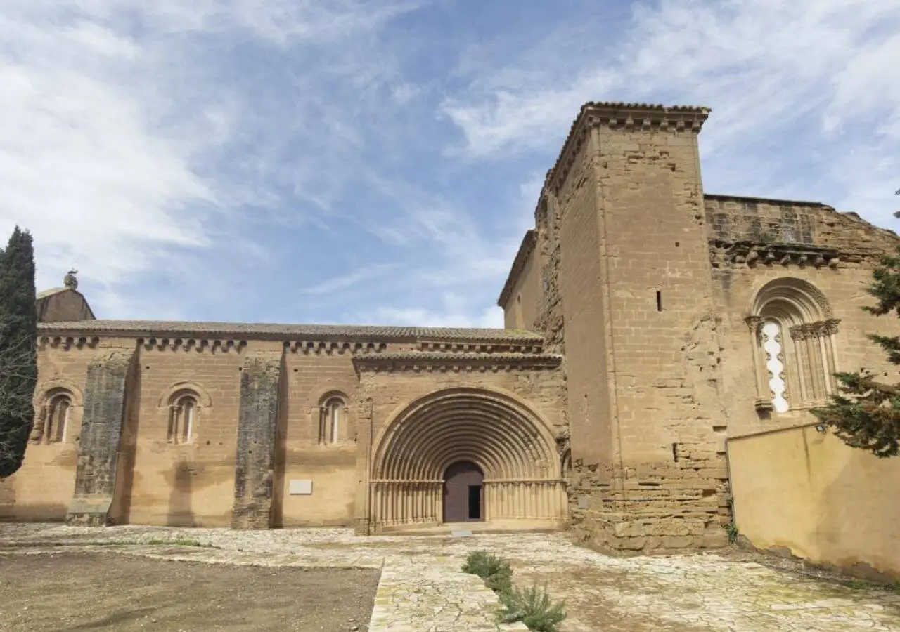El monasterio de Sijena sigue esperando la llegada de las pinturas