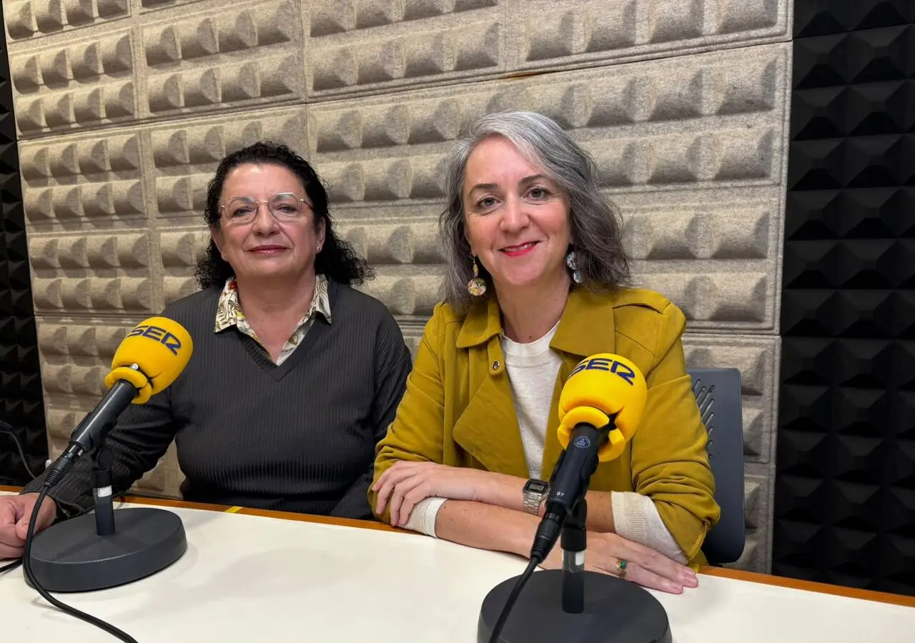 Carmen Cabeza y Begoña Iza portavoz local y parlamentaria respectivamente de Adelante Andalucía