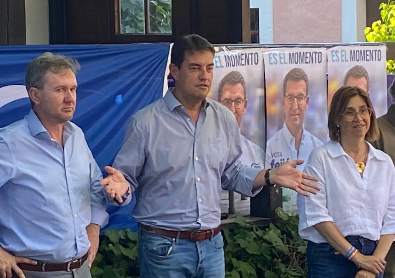 Imagen de archivo de la campaña electoral de 2023, con la ribereña Raquel González acompañando a los cabeza de lista que ahor