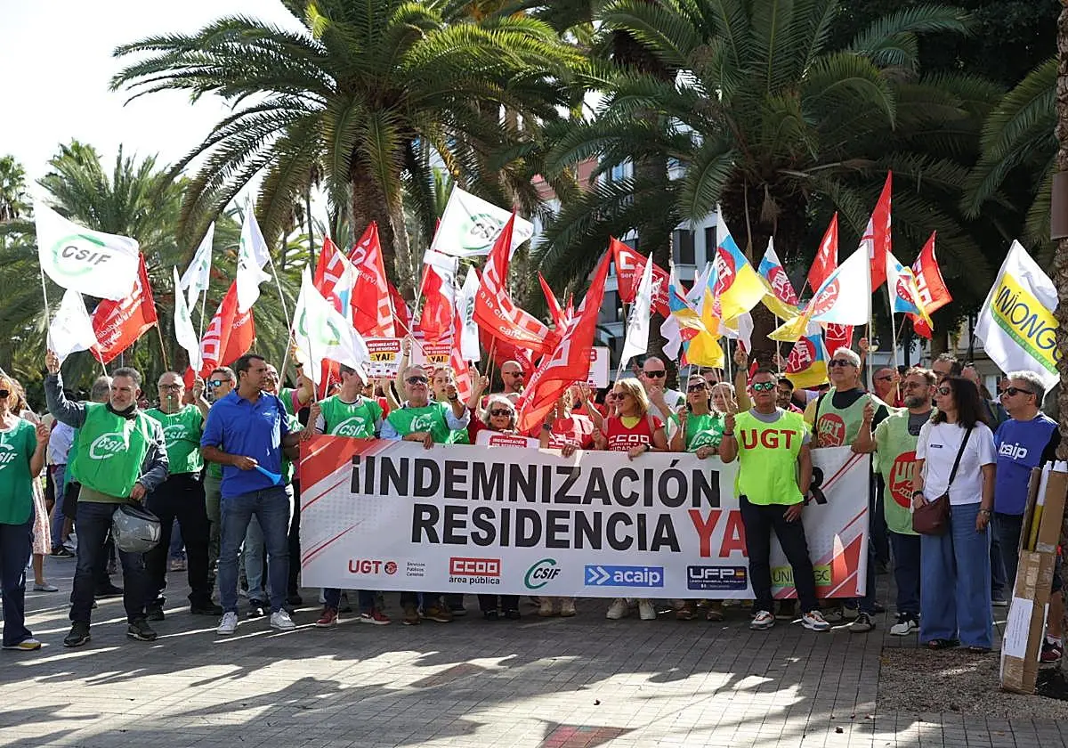 Imagen de la concentración de empleados públicos frente a la Delegación del Gobierno, en la capital grancanaria. Imagen de la