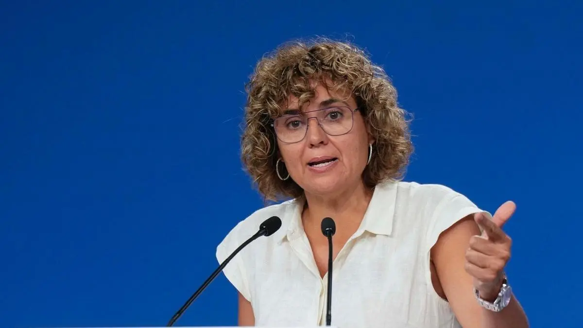 Dolors Montserrat ve “lamentable” el recibimiento a Lluís Puig en el Parlament y acusa a Junts de usarlo