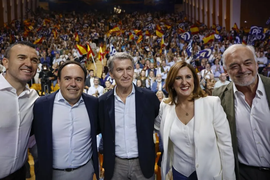 Feijóo apela al voto de los trabajadores con una bajada del IRPF en 2027