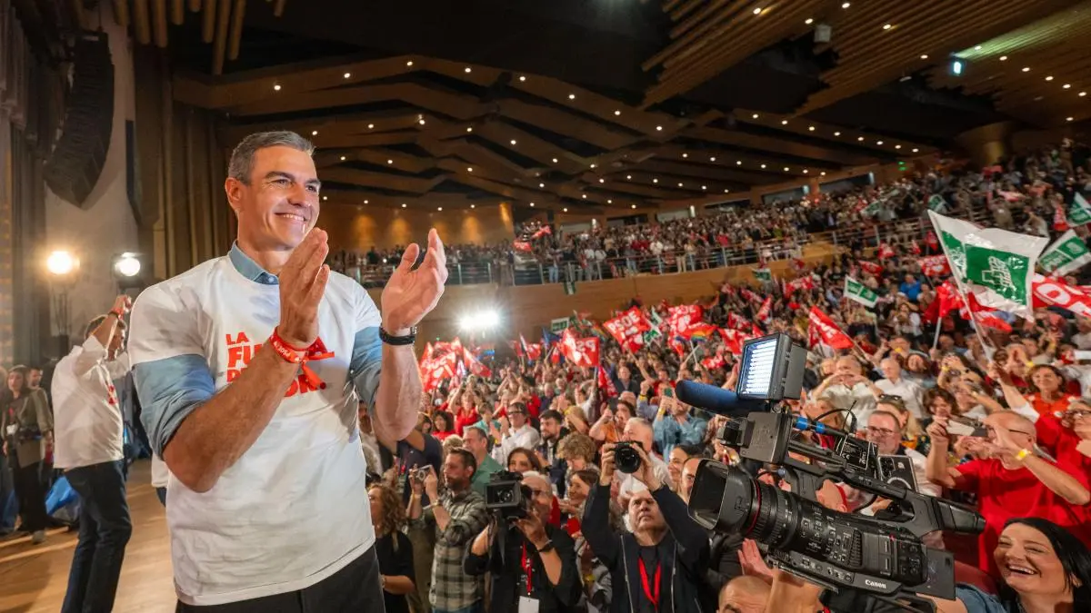 Sánchez alinea a Feijóo y Abascal con Trump, Milei y Le Pen en “el club de los tijeretazos”