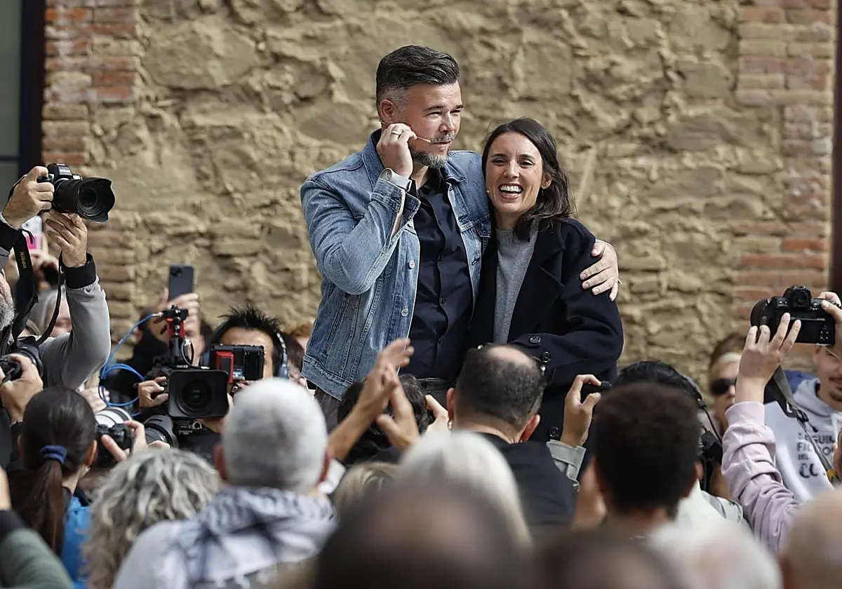 Gabriel Rufián e Irene Montero, en el mitin de Nou Barris en Barcelona Gabriel Rufián e Irene Montero, en el mitin de Nou Bar