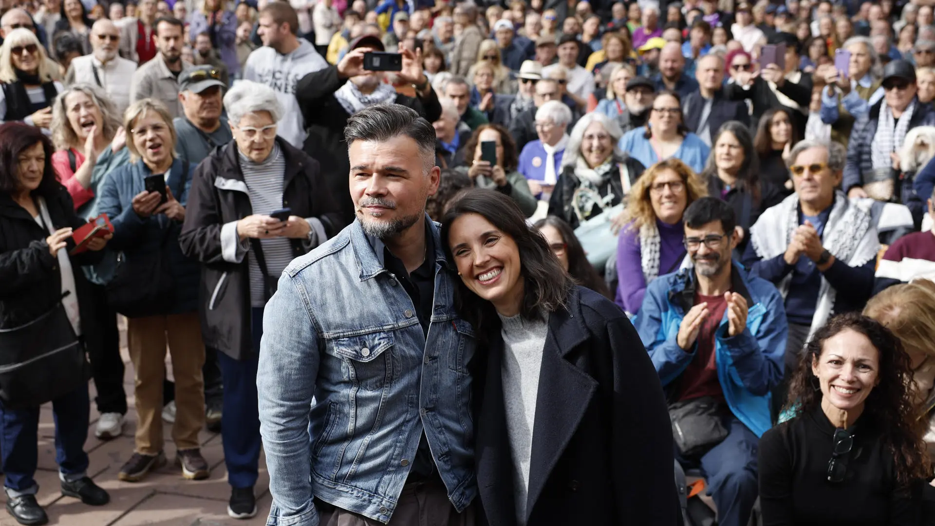 El cabeza de lista de ERC al Congreso, Gabriel Rufián y la eurodiputada y candidata de Podemos, Irene Montero, participan en