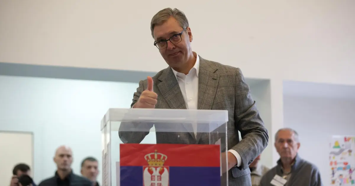 Aleksandar Vucic enfrenta posible derrota tras encuesta muestra un 44,5% a movimiento estudiantil