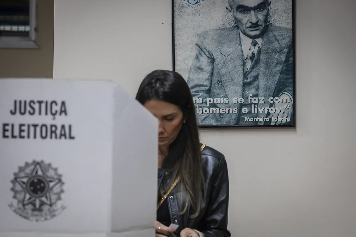 Brasil extiende por dos horas la votación ante dificultades en el transporte