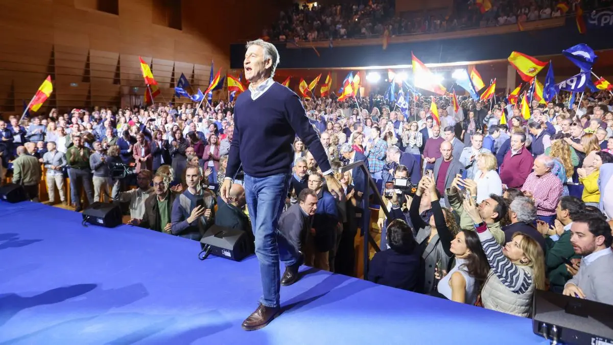 Feijóo señala a la izquierda y acude esta semana a Barcelona tras los disturbios